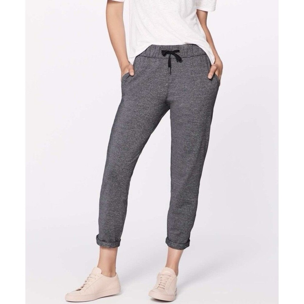 Lululemon On The Fly Pant 28” Women’s  Size 8 Heathered Black Luxtreme Stretch